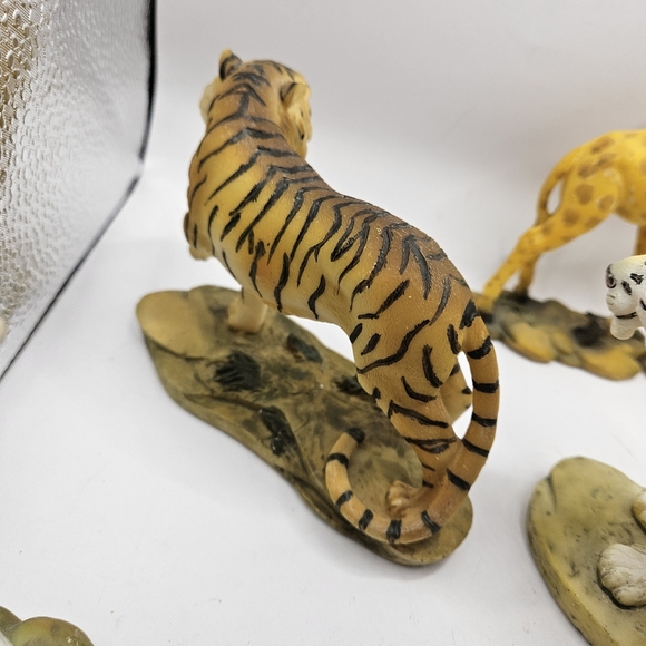 9 Vintage Polystone Figurines Greenbriar Tiger, Hippo, Giraffe, Zebra, Cheetah.  - Picture 6 of 16